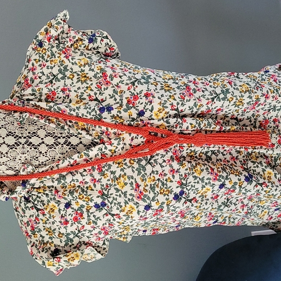 🌻Cap Sleeve Floral  Blouse - Picture 4 of 4